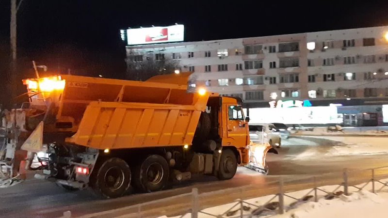 Сегодня в течение дня улицы Комсомольска от снега убирали 6 единиц коммунальной техники
